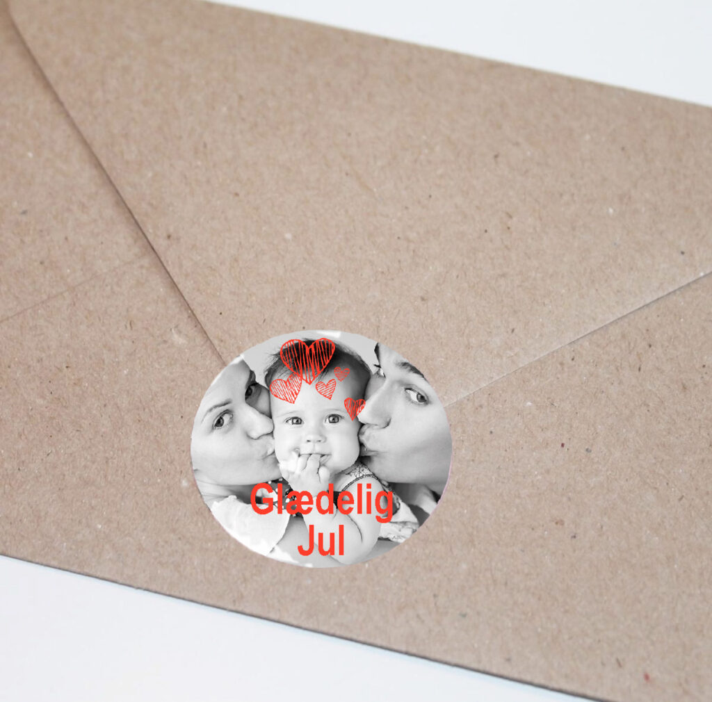 Gavemærker med billeder er fine på både kuverter og gaver.